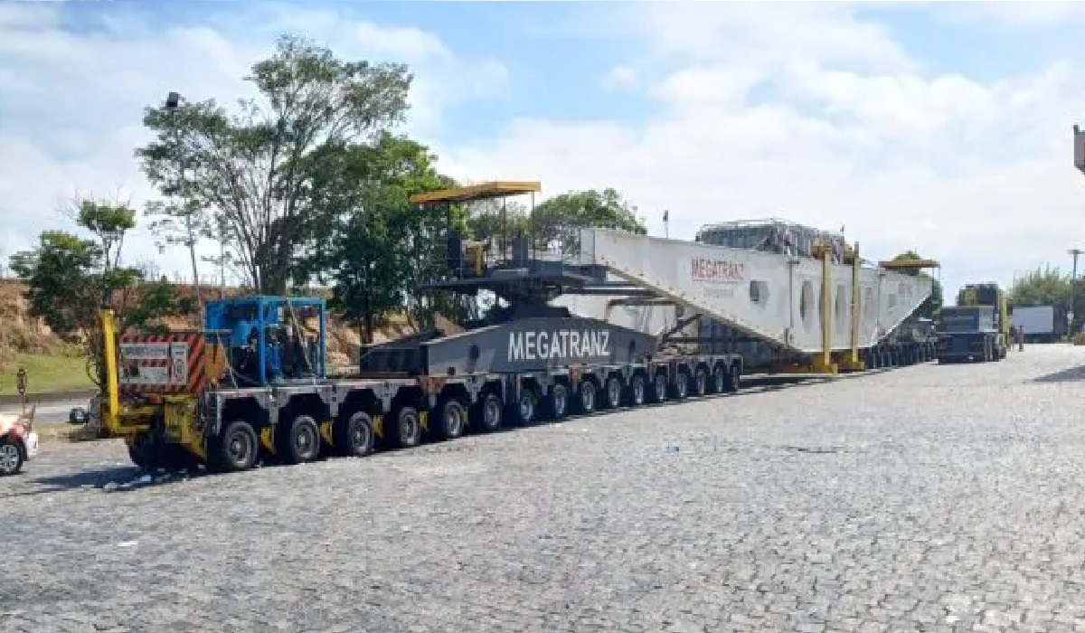 carreta-com-carga-especial-causa-12-km-de-lentidao-na-via-dutra