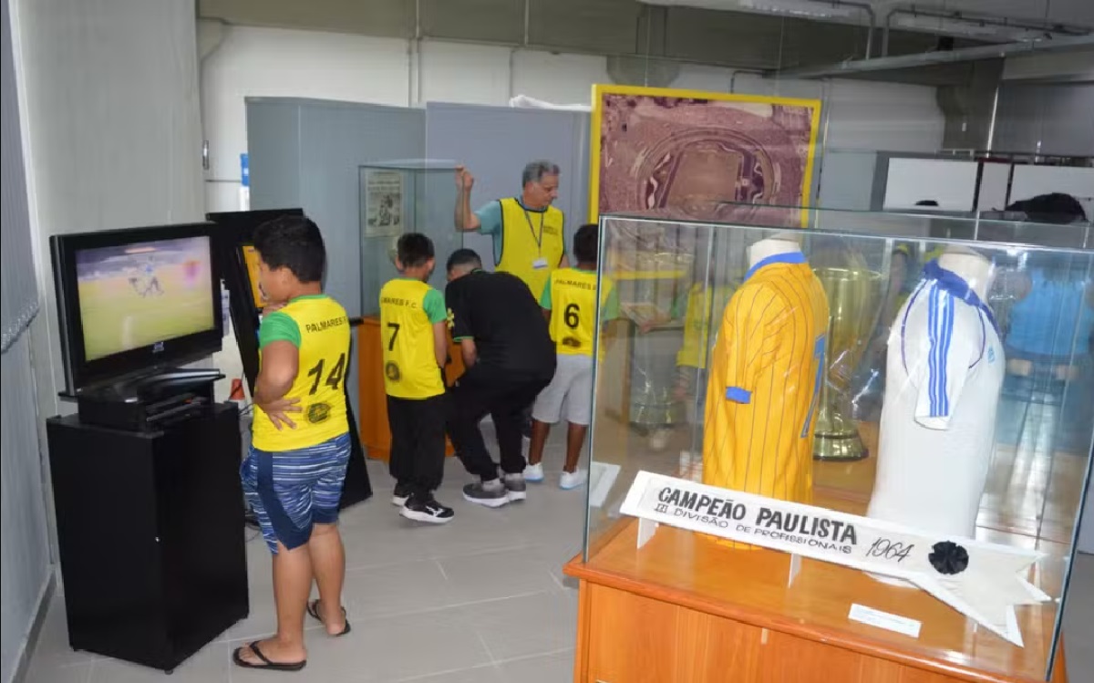 criancas-do-projeto-social-palmares-fc-visitam-o-estadio-martins-pereira