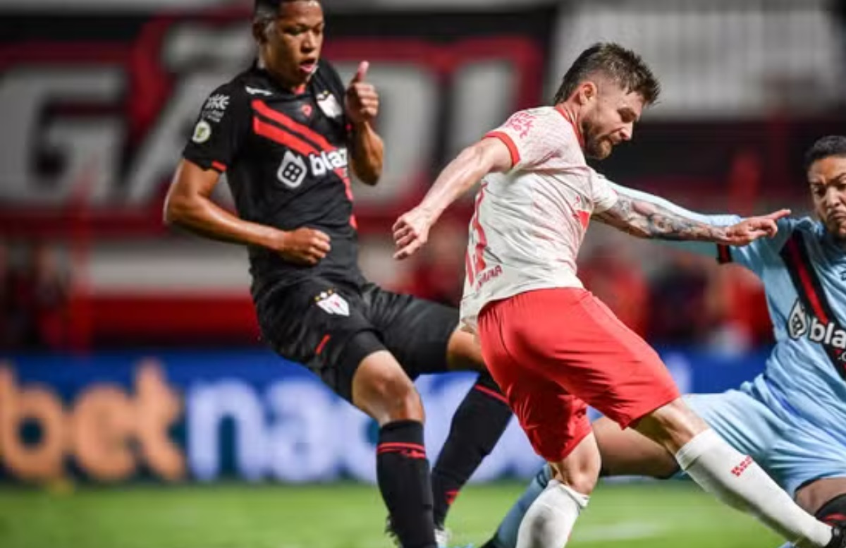 atletico-go-e-bragantino-empatam-em-jogo-sem-gols-e-situacao-do-massa-bruta-se-complica-ainda-mais