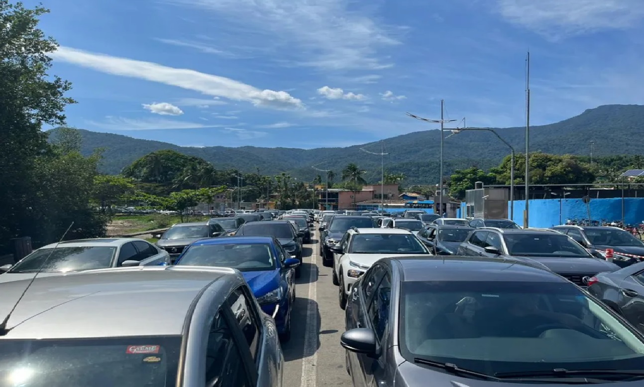balsa-de-ilhabela-registra-filas-de-ate-4-horas-na-volta-do-feriado-prolongado