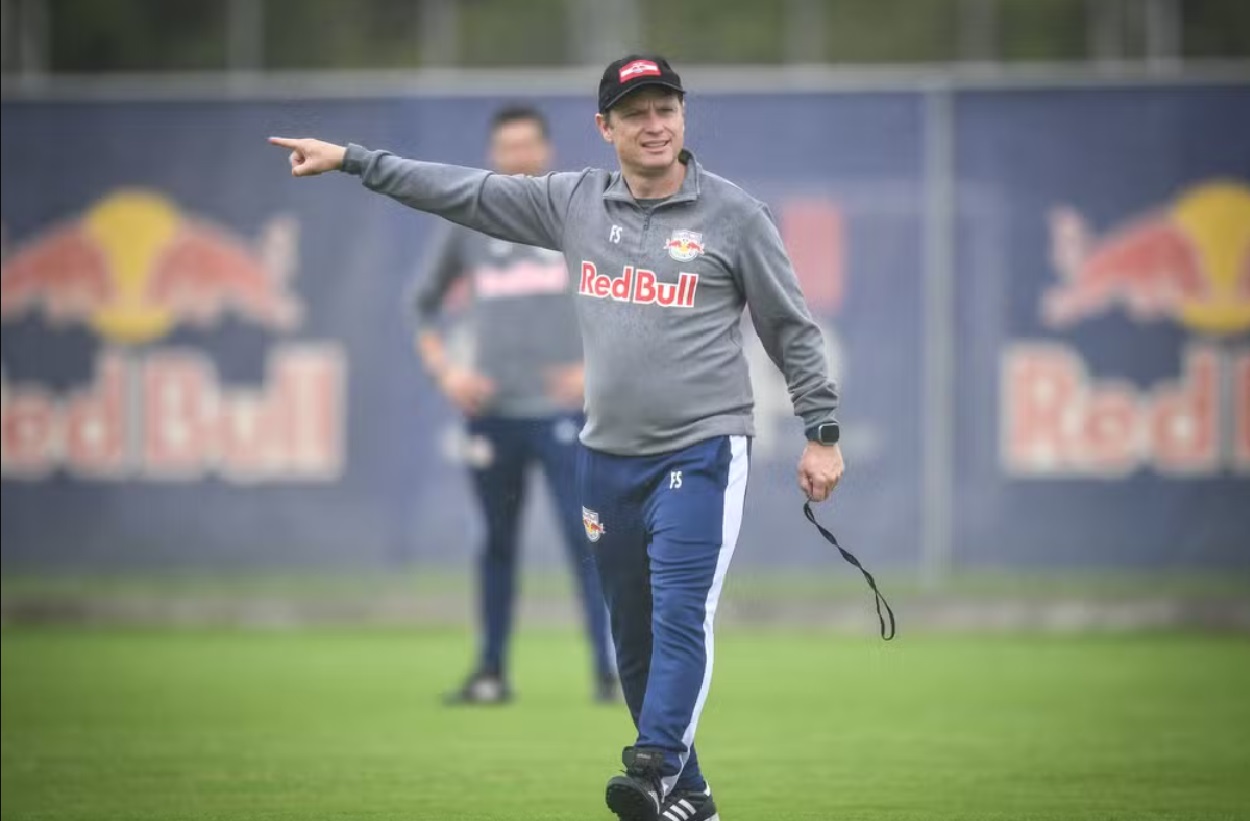 bragantino-se-prepara-para-enfrentar-o-atletico-go-com-treino-tatico-e-desfalques-importantes
