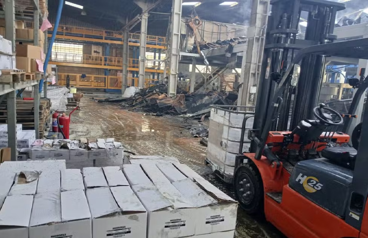 incendio-em-fabrica-de-produtos-quimicos-em-bom-jesus-dos-perdoes-sp