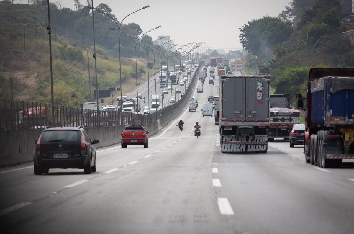 mais-de-24-milhoes-de-veiculos-devem-seguir-para-o-litoral-e-interior-de-sp-no-feriado