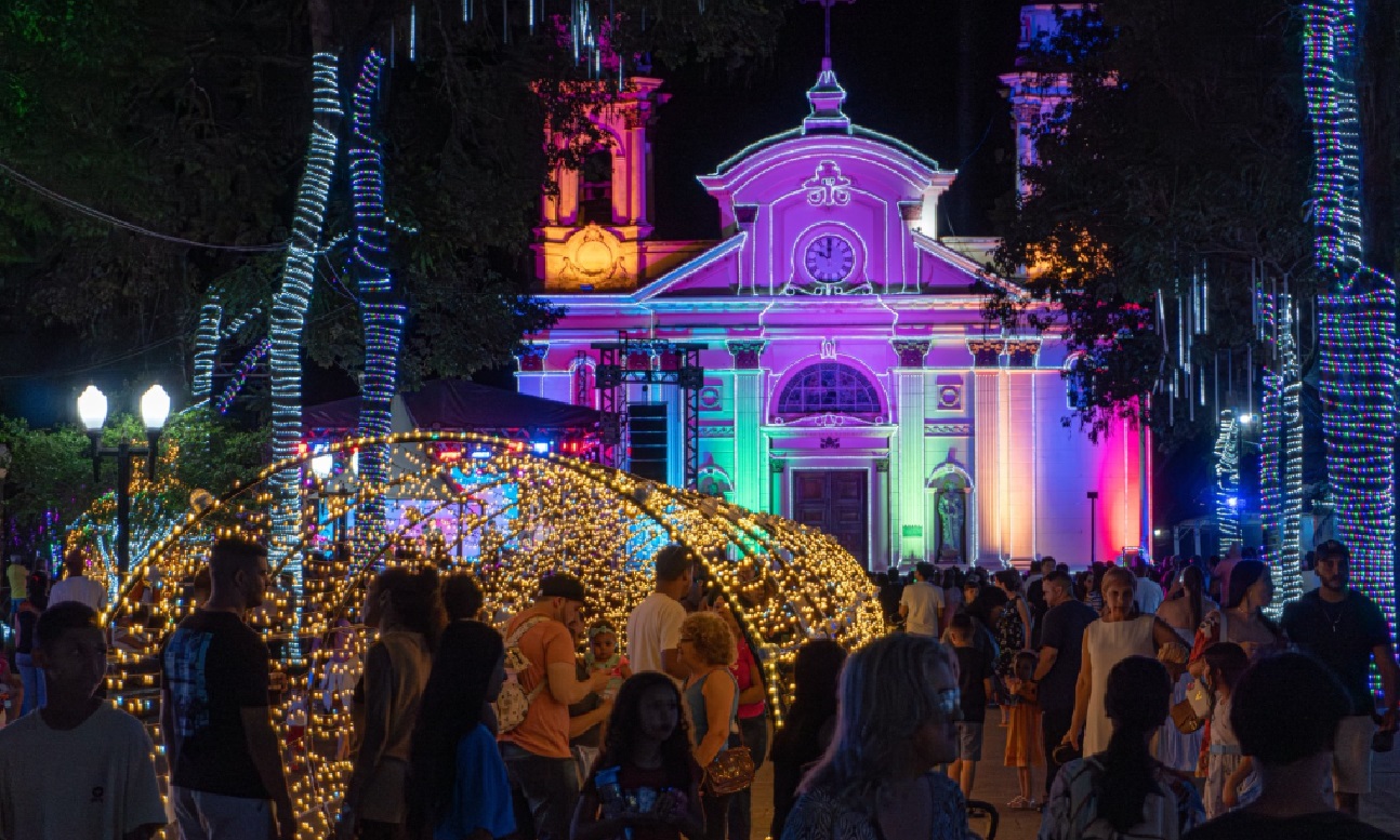 natal-iluminado-solidario-em-tremembe-comeca-com-praca-lotada