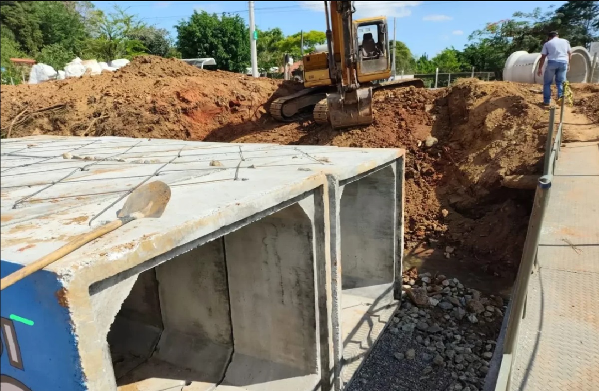prefeitura-de-taubate-substitui-ponte-de-madeira-na-estrada-do-borba-para-melhorias-estruturais