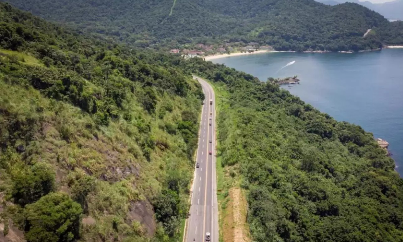 trecho-da-rodovia-rio-santos-e-interditado-devido-a-chuvas-intensas-e-risco-de-deslizamento