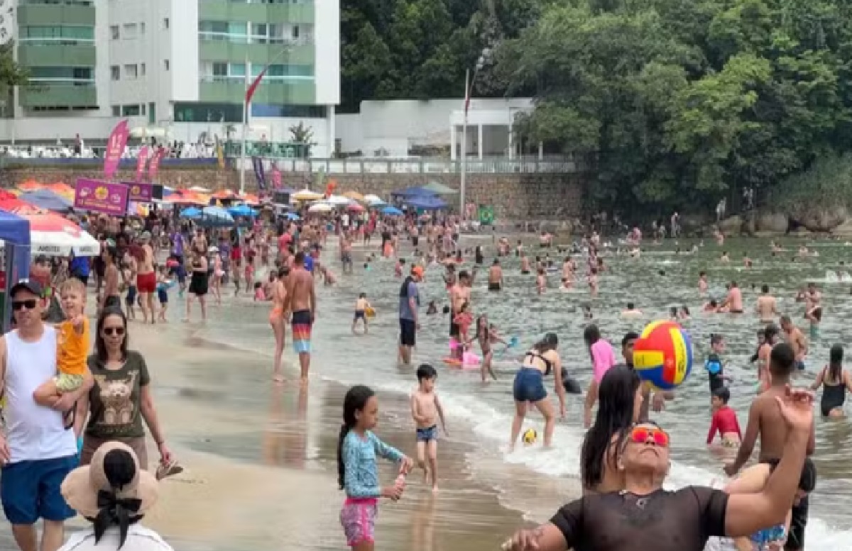 praias-do-litoral-norte-de-sp-ficam-lotadas-durante-o-natal