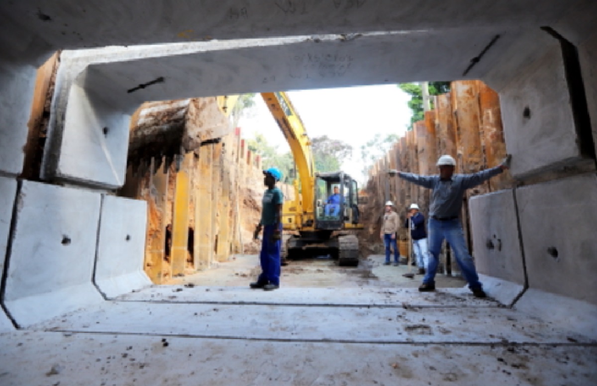 prefeitura-de-jacarei-entrega-obra-de-drenagem-no-corrego-seco-e-combate-enchentes-no-jardim-luiza