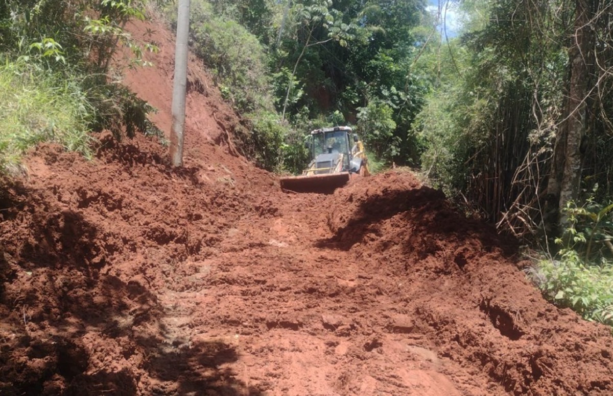 prefeitura-desobstrui-vias-na-regiao-norte-de-sao-jose-apos-chuvas-intensas