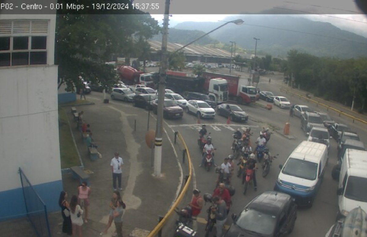 vai-para-ilhabela-transito-eleva-espera-na-travessia-de-balsa
