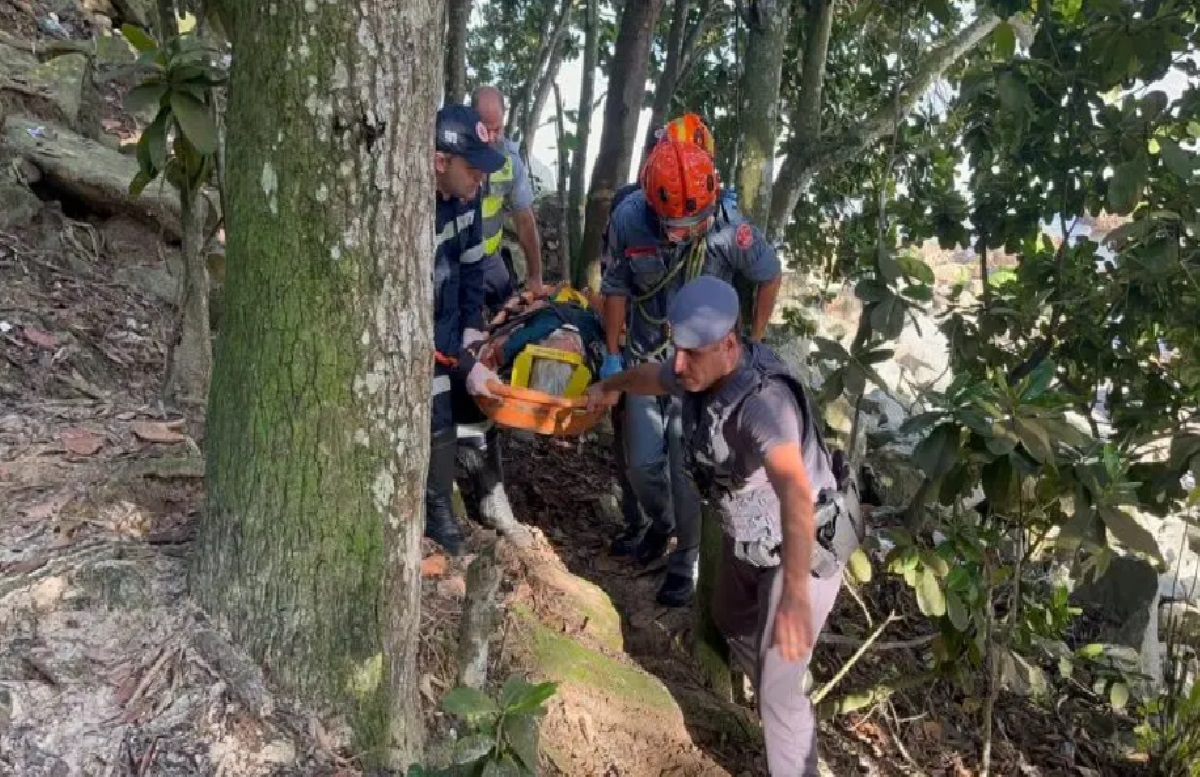 idosa-resgatada-apos-acidente-em-trilha-de-ubatuba