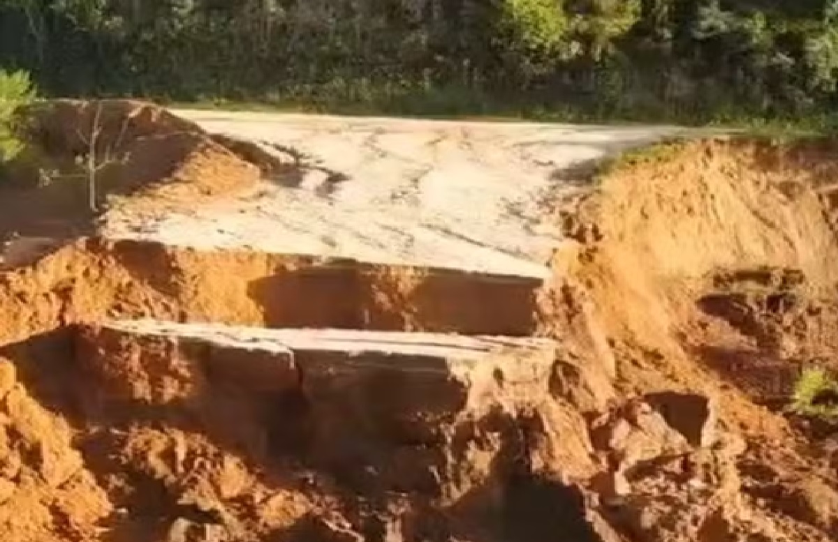 moradores-permanecem-ilhados-apos-forte-chuva-derrubar-ponte-em-natividade-da-serra