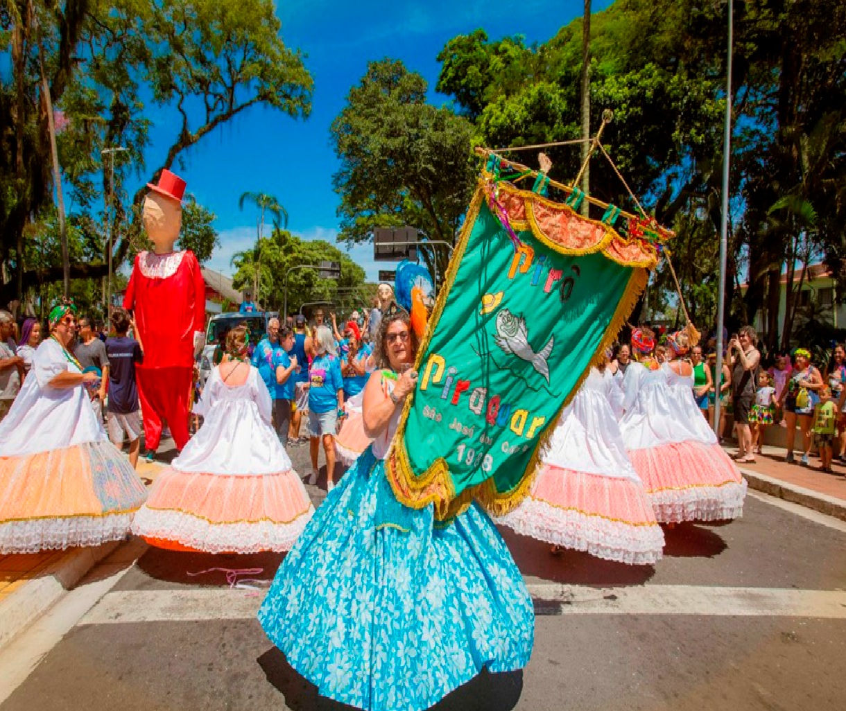 sao-jose-dos-campos-abre-carnaval-com-bloco-piro-piraquara