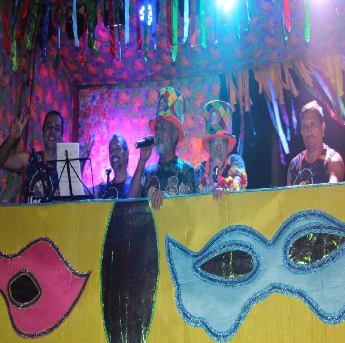 bloco-do-cupim-agita-noite-de-quinta-feira-no-carnaval-2025-de-pindamonhangaba