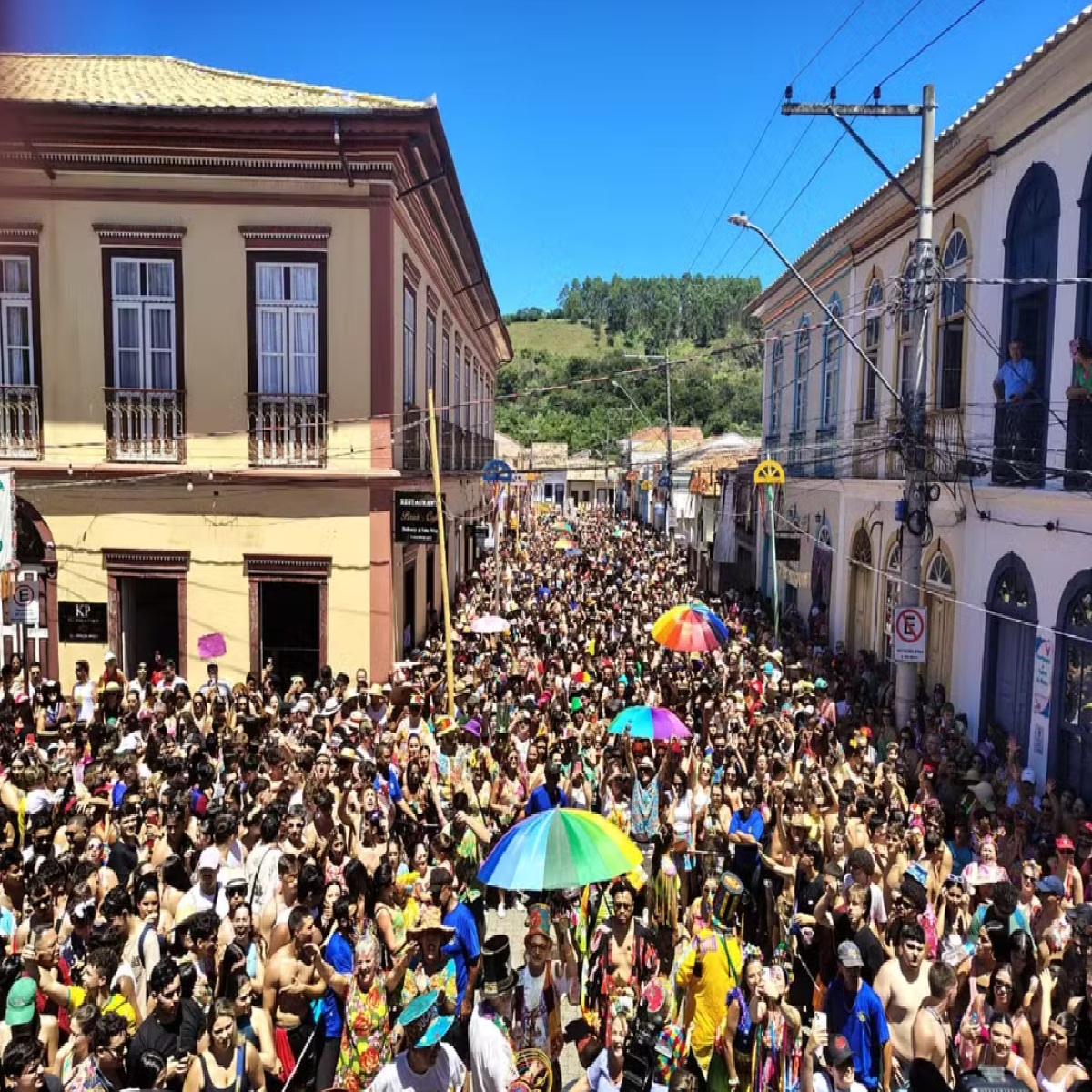 bloco-juca-teles-anima-milhares-de-folioes-na-abertura-oficial-do-carnaval-de-sao-luiz-do-paraitinga