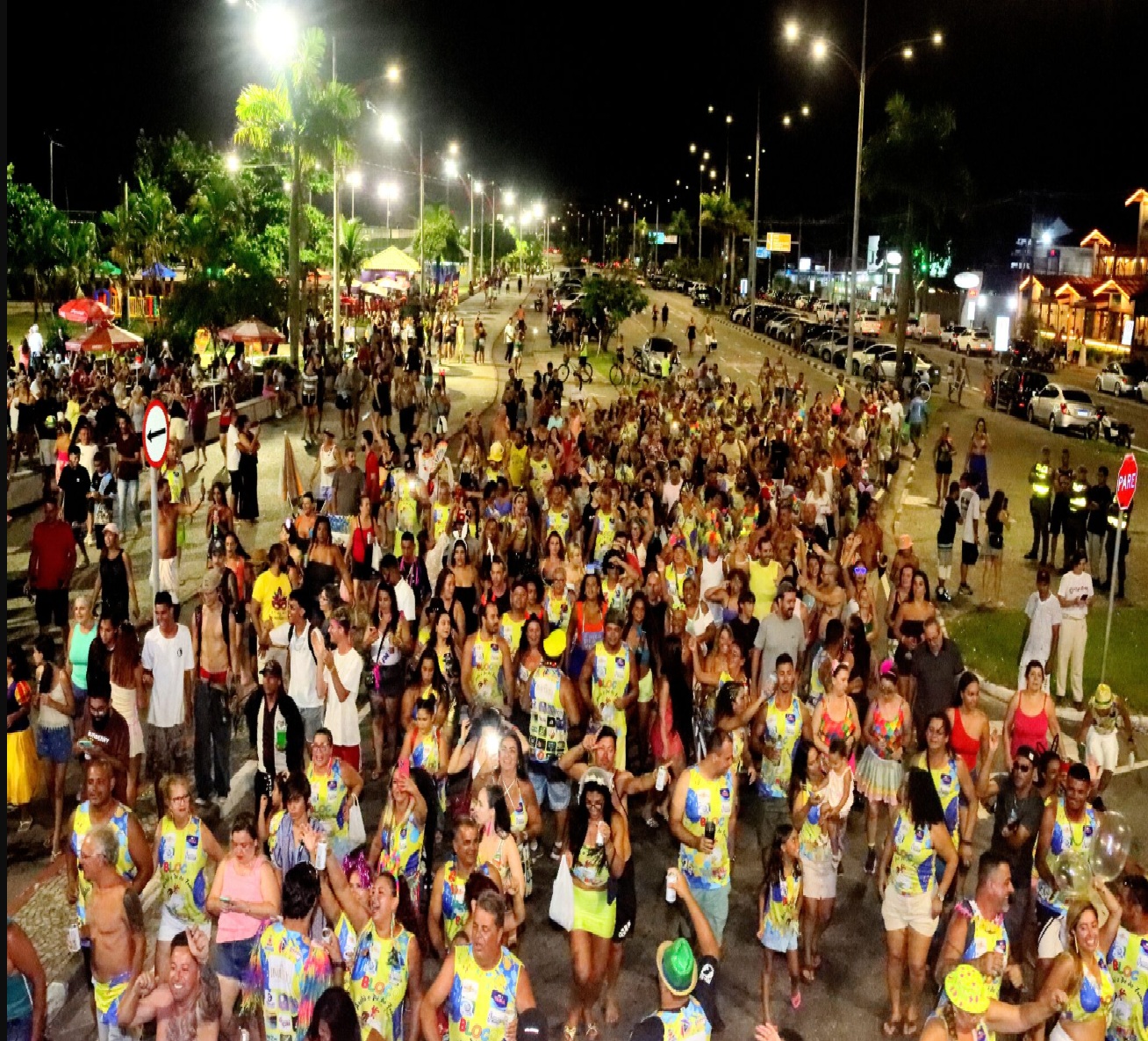 carnaval-2025-em-caraguatatuba-atrai-mais-de-300-mil-folioes-e-impulsiona-turismo