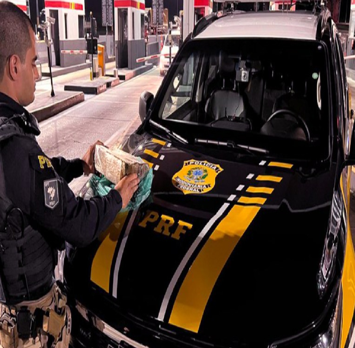 casal-tentava-transportar-5-kg-de-maconha-em-jacarei-e-e-preso-pela-prf