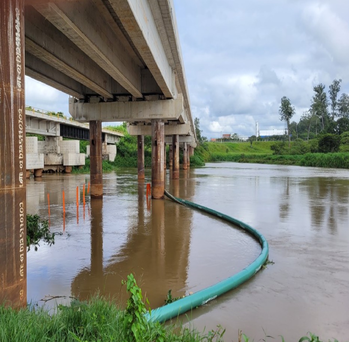 ecobarreira-instalada-no-rio-paraiba-do-sul-abre-a-semana-da-agua-em-sao-jose-dos-campos