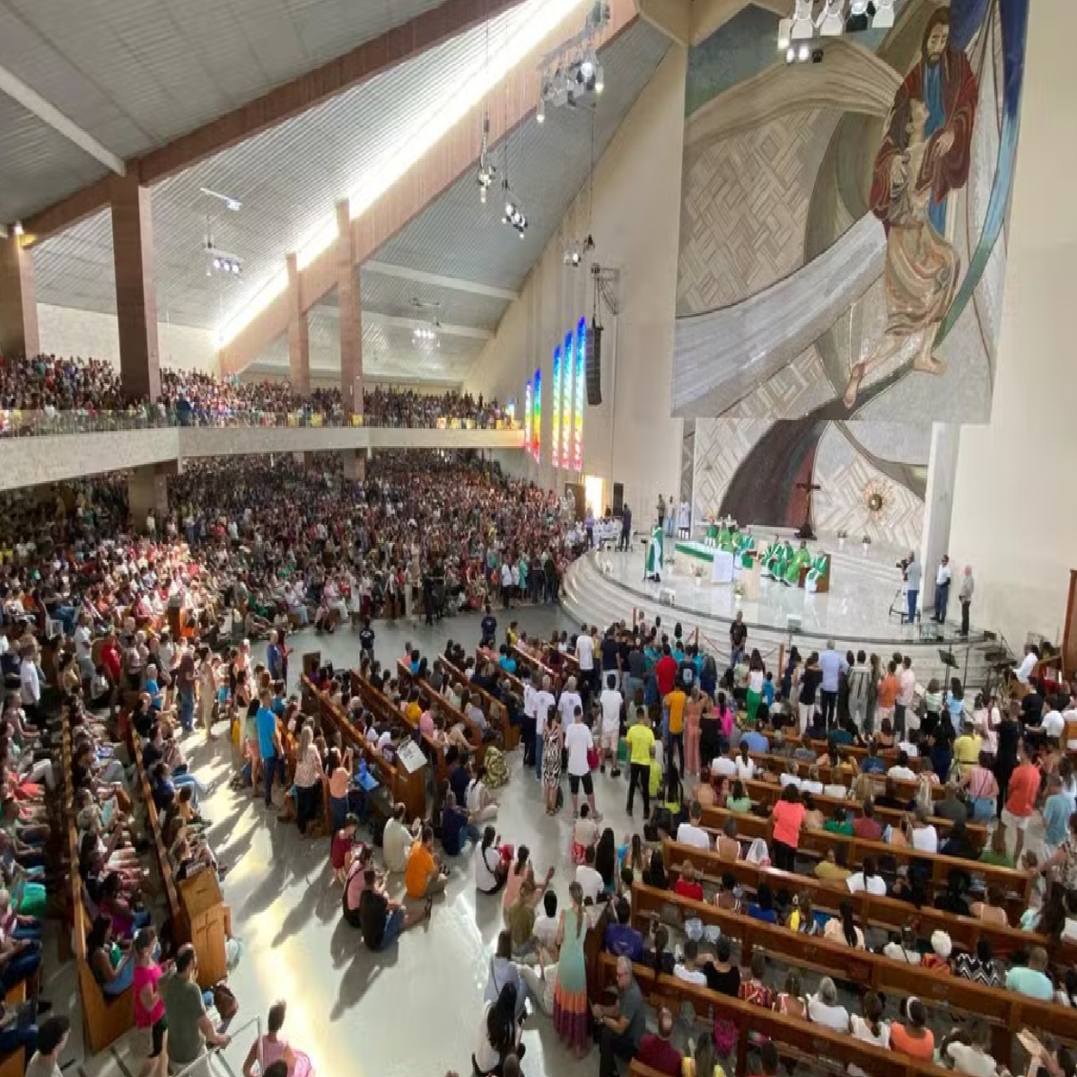 missa-com-padre-marcelo-rossi-reune-milhares-de-fieis-na-cancao-nova-durante-acampamento-de-carnaval