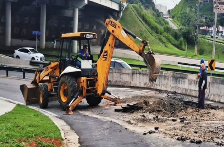 obra-na-avenida-sebastiao-pontes-interdita-trecho-da-mario-covas-em-sao-jose-dos-campos