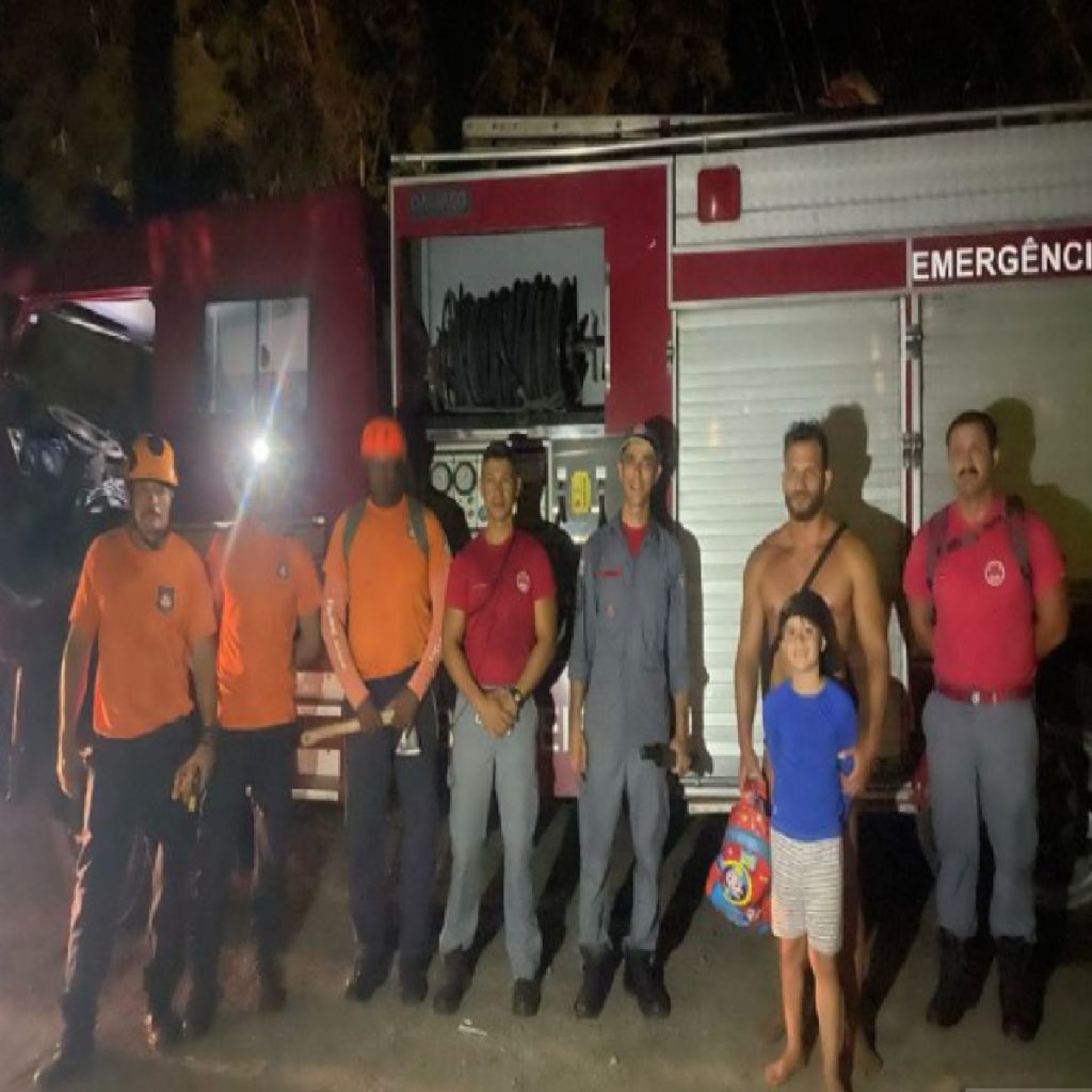 pai-e-filho-sao-resgatados-apos-se-perderem-na-trilha-do-guaeca-em-sao-sebastiao
