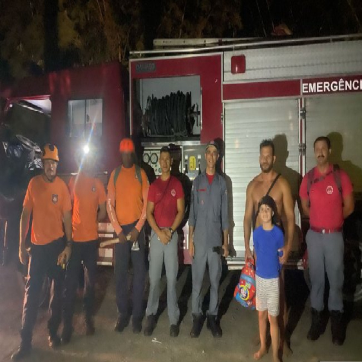 pai-e-filho-sao-resgatados-apos-se-perderem-na-trilha-do-guaeca-em-sao-sebastiao