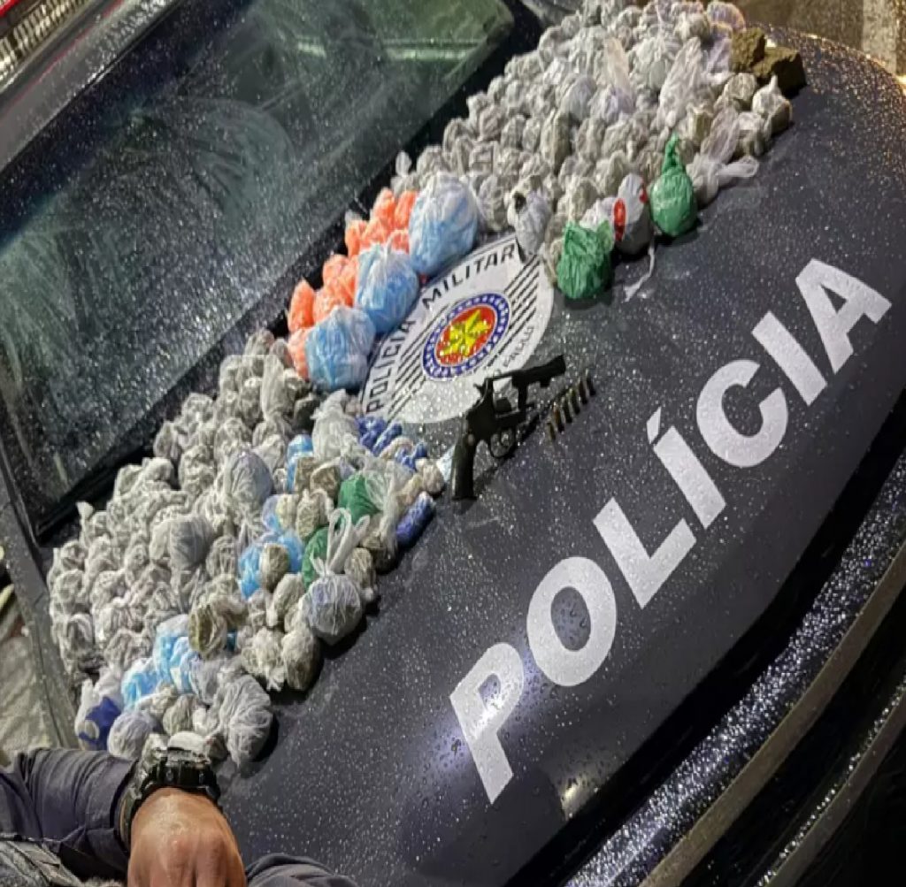 policia-prende-dois-homens-com-drogas-arma-e-municoes-em-taubate