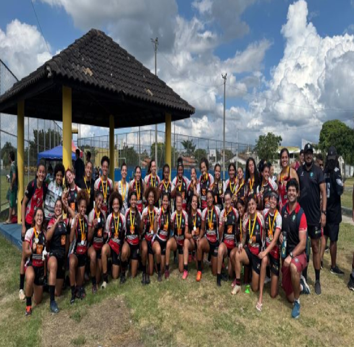 sesi-jacarei-rugby-inicia-2025-com-titulo-inedito-da-copa-caipira-feminina-de-xv