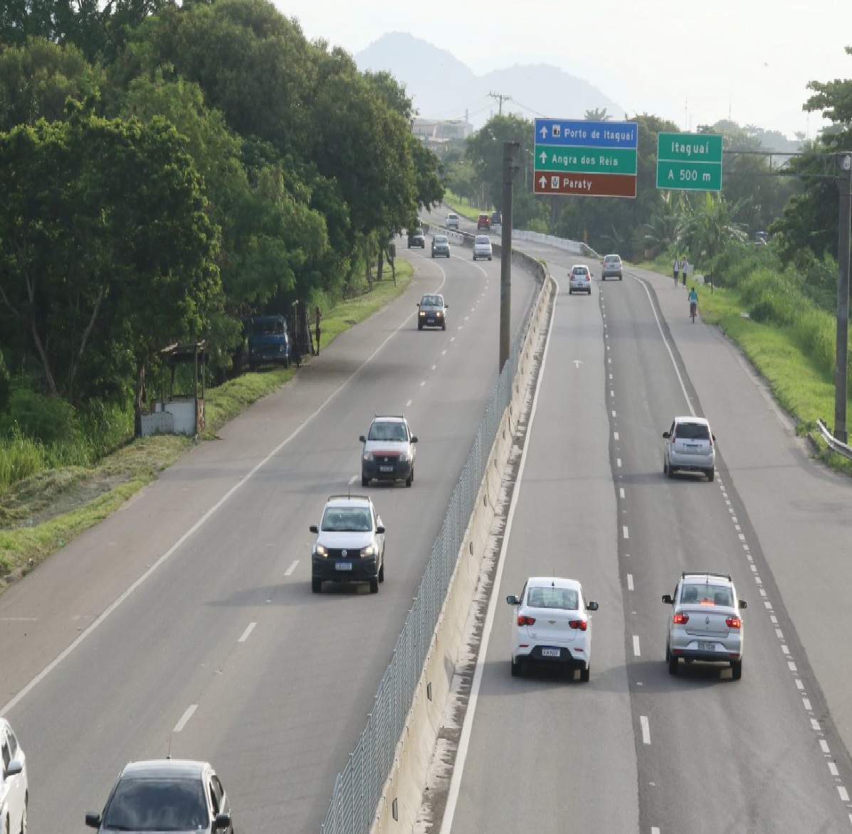 atencao-motoristas-previsao-de-chuvas-fortes-pode-causar-interdicoes-na-rio-santos-neste-fim-de-semana