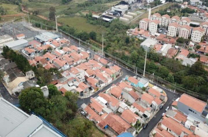 braganca-paulista-entrega-titulos-de-regularizacao-fundiaria-do-nucleo-francisco-sabella