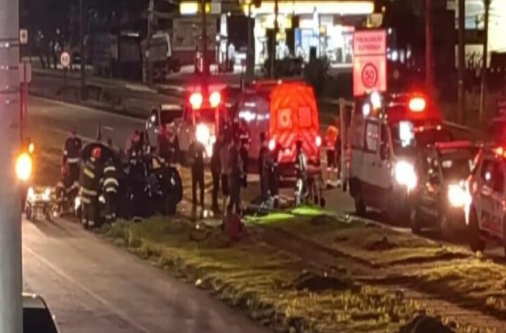 carro-capota-na-rodovia-rio-santos-em-caraguatatuba-e-deixa-quatro-feridos