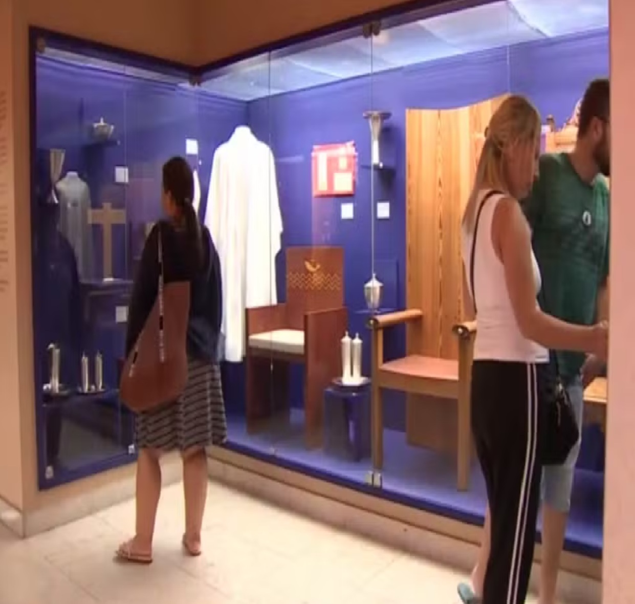 fieis-do-vale-do-paraiba-prestam-homenagens-apos-morte-do-papa-francisco