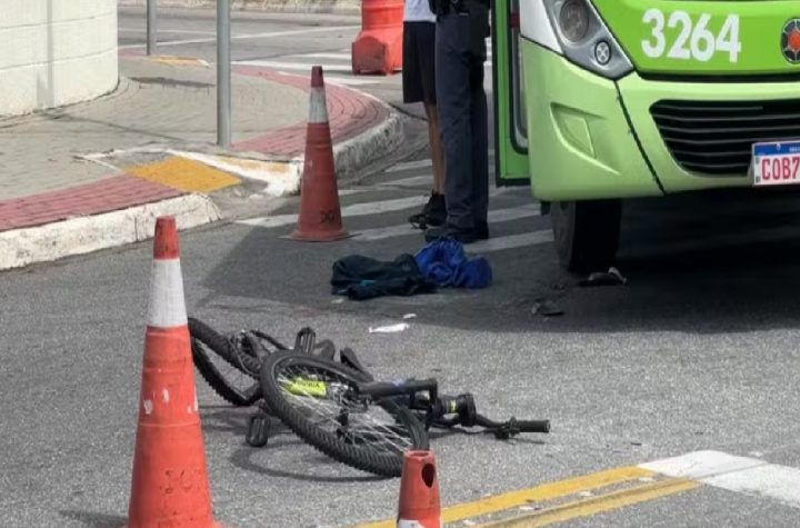 motorista-de-onibus-avanca-sinal-vermelho-e-atinge-adolescente-em-sao-jose