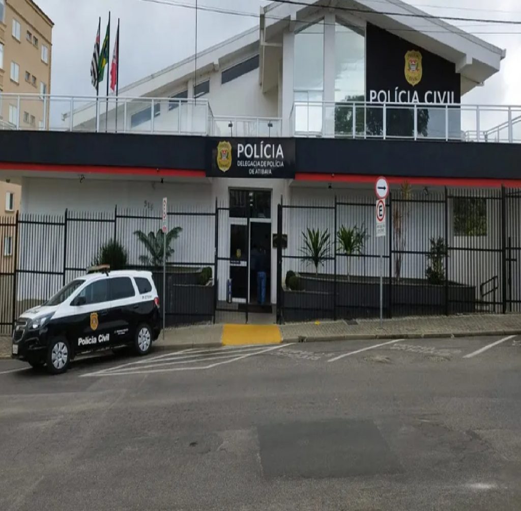 pai-suspeito-de-matar-filho-a-facadas-se-entrega-a-policia-em-atibaia