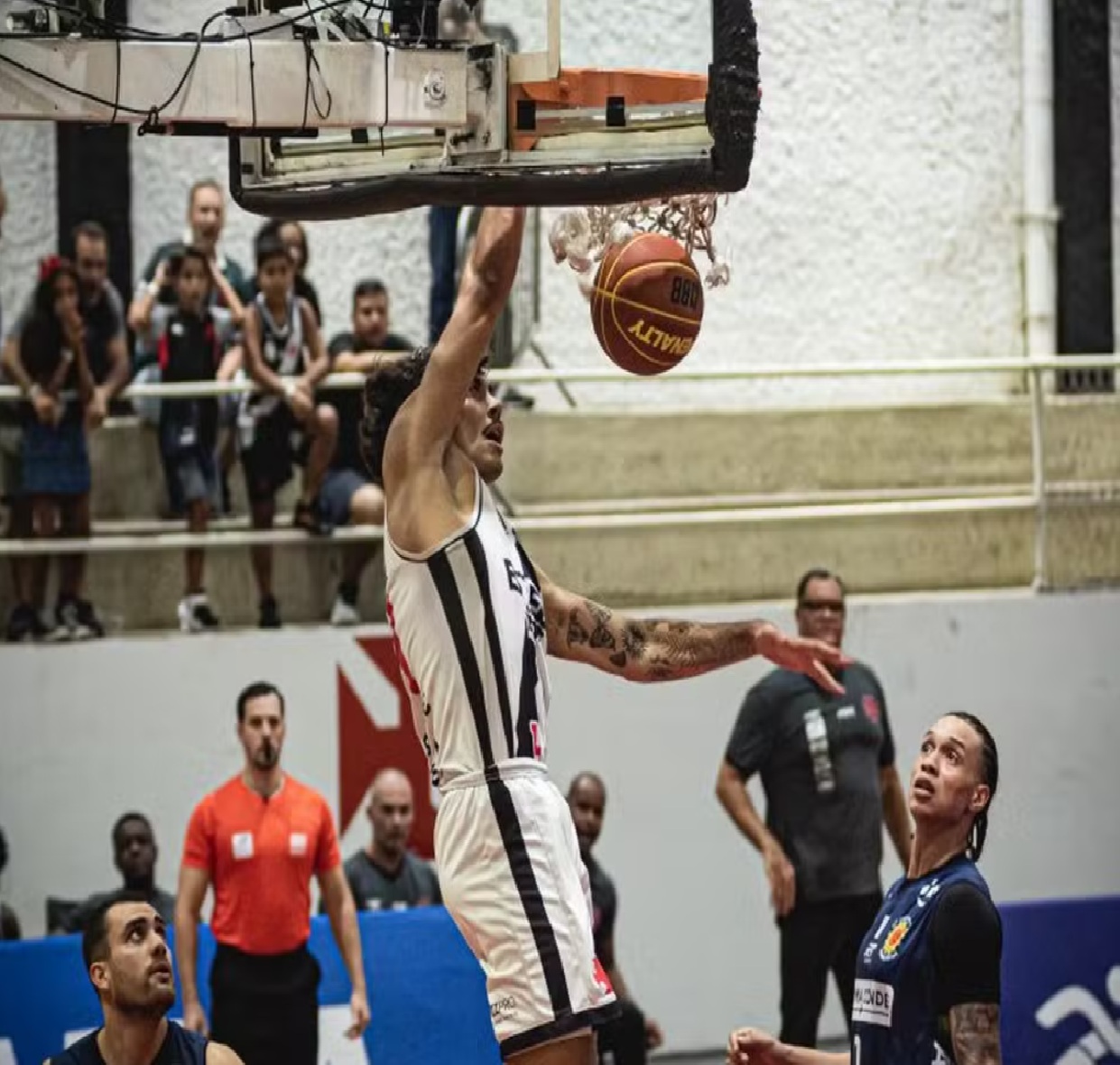 sao-jose-luta-mas-vasco-vence-novamente-e-fica-a-uma-vitoria-das-quartas-do-nbb