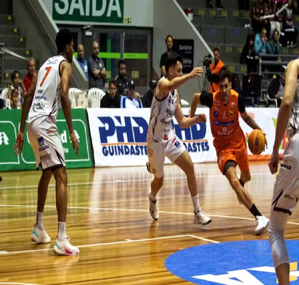 sao-jose-vence-caxias-fora-de-casa-em-jogo-equilibrado-e-sobe-na-tabela-do-nbb