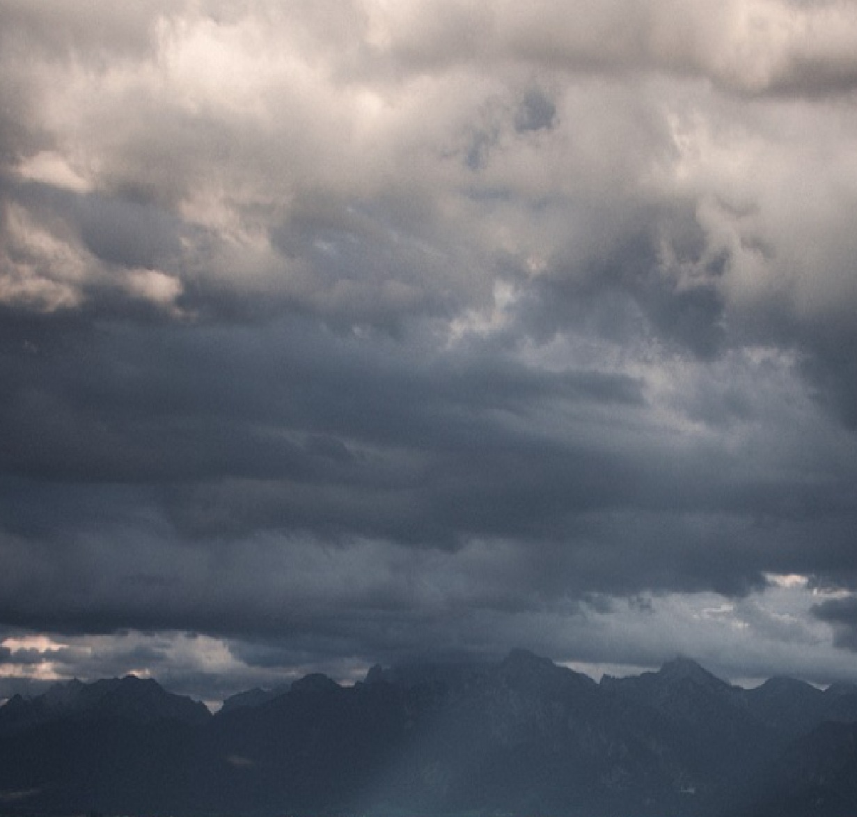 segunda-feira-cinzenta-da-inicio-a-semana-com-chance-de-tempestades-no-vale-e-regiao