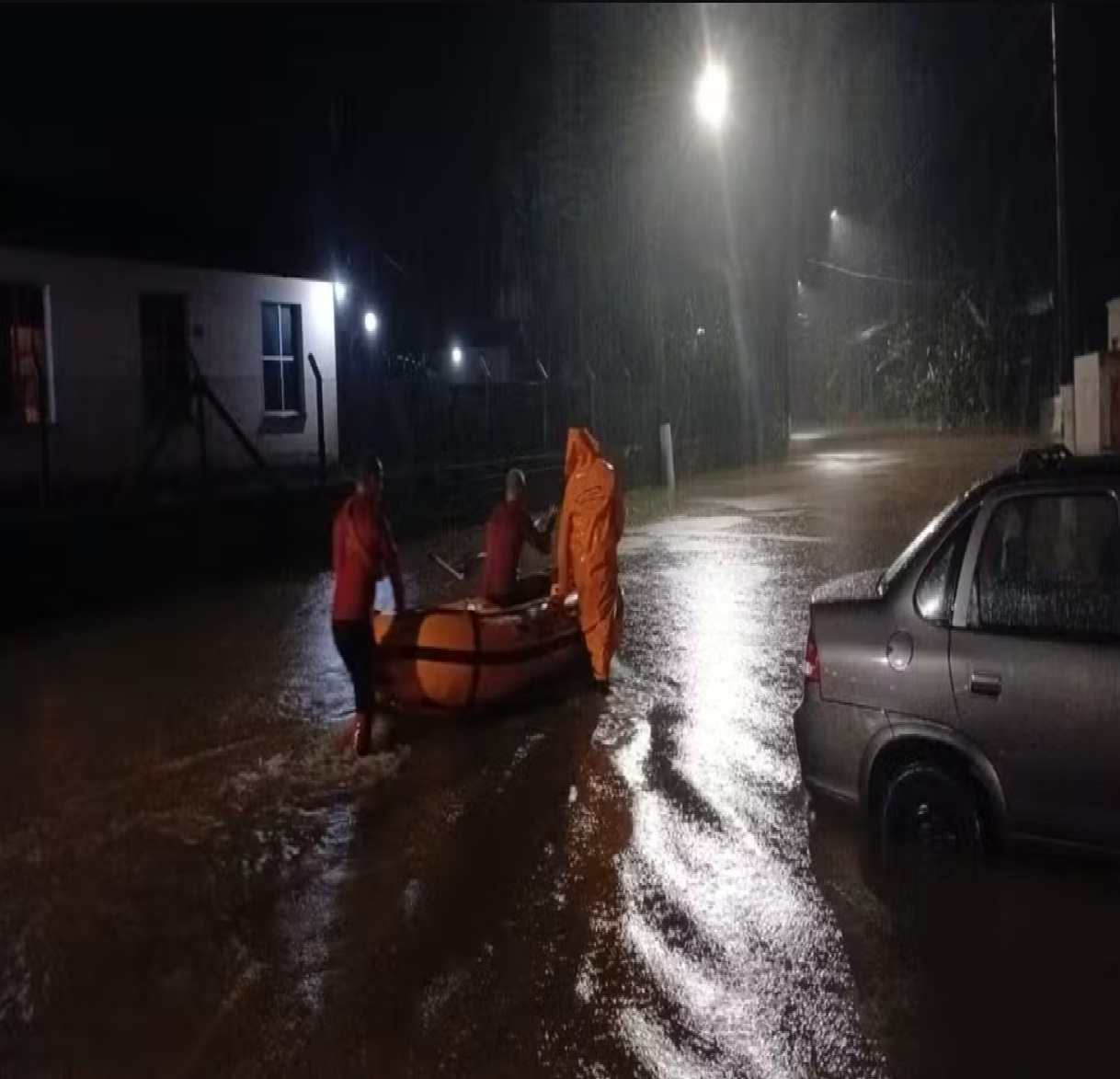 temporal-deixa-moradores-desalojados-em-ubatuba