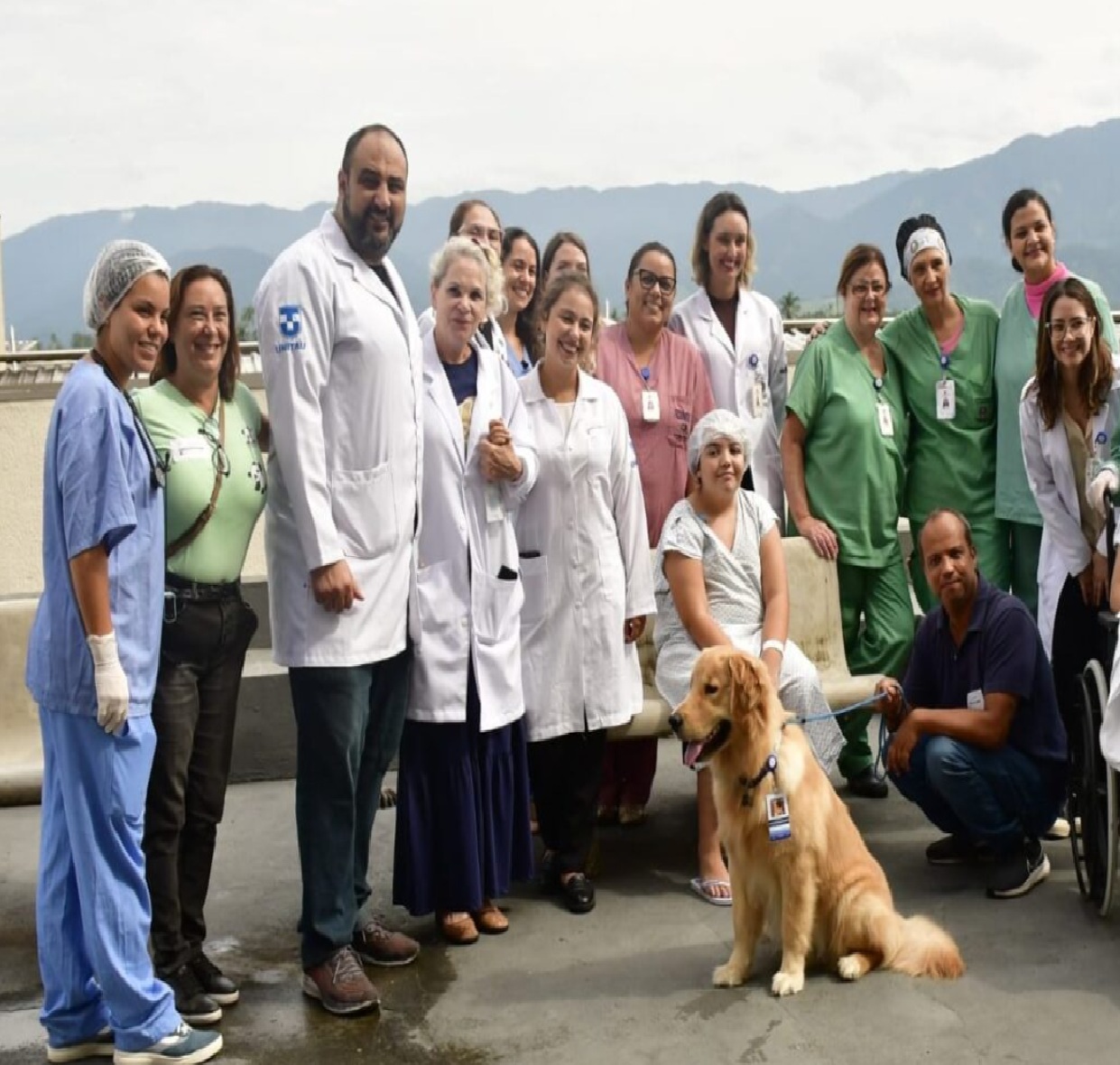 cao-terapeutico-scooby-emociona-pacientes-na-primeira-visita-do-projeto-patas-que-acolhem