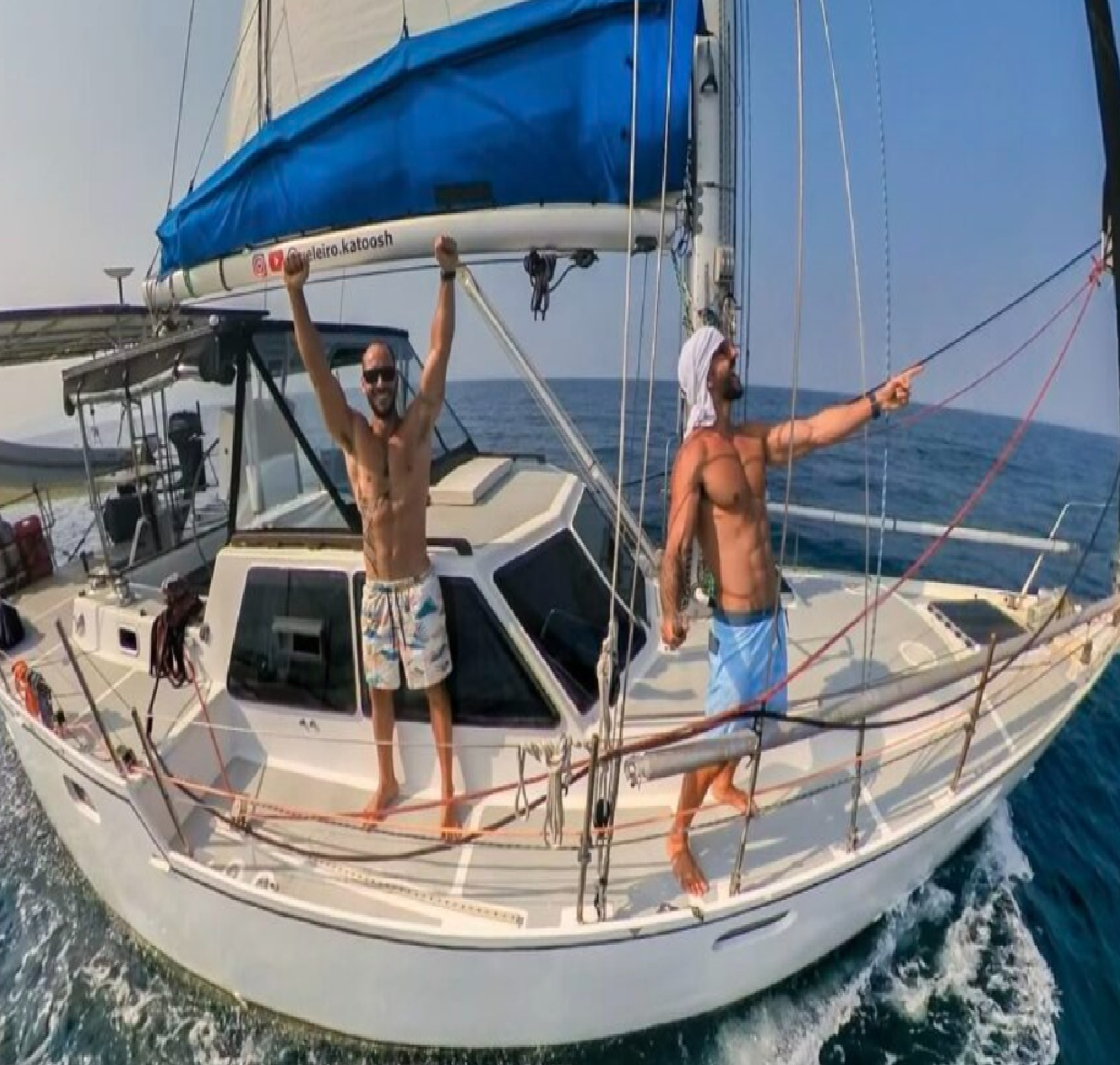 irmaos-katoosh-retornam-a-ubatuba-apos-volta-ao-mundo-em-veleiro-com-festa-no-saco-da-ribeira