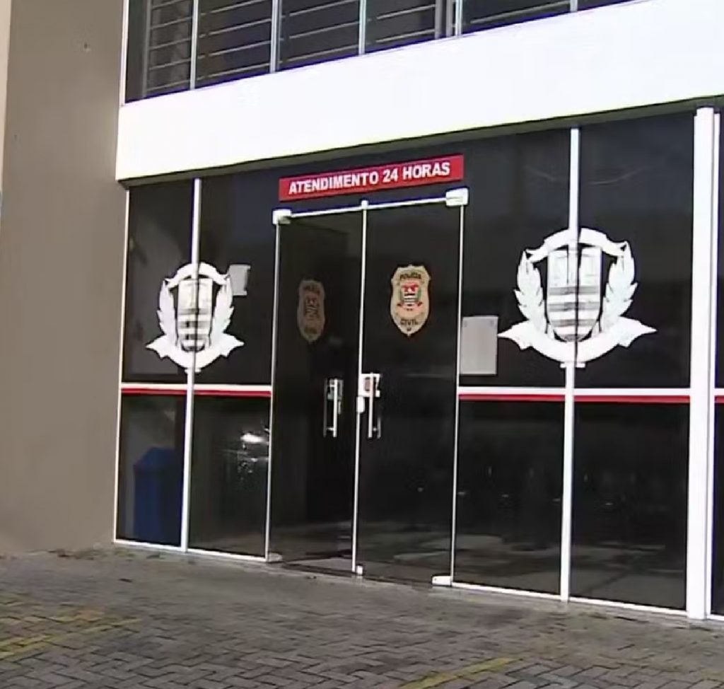 mulher-e-esfaqueada-pelo-ex-e-pula-muro-para-se-salvar-em-sao-jose-dos-campos