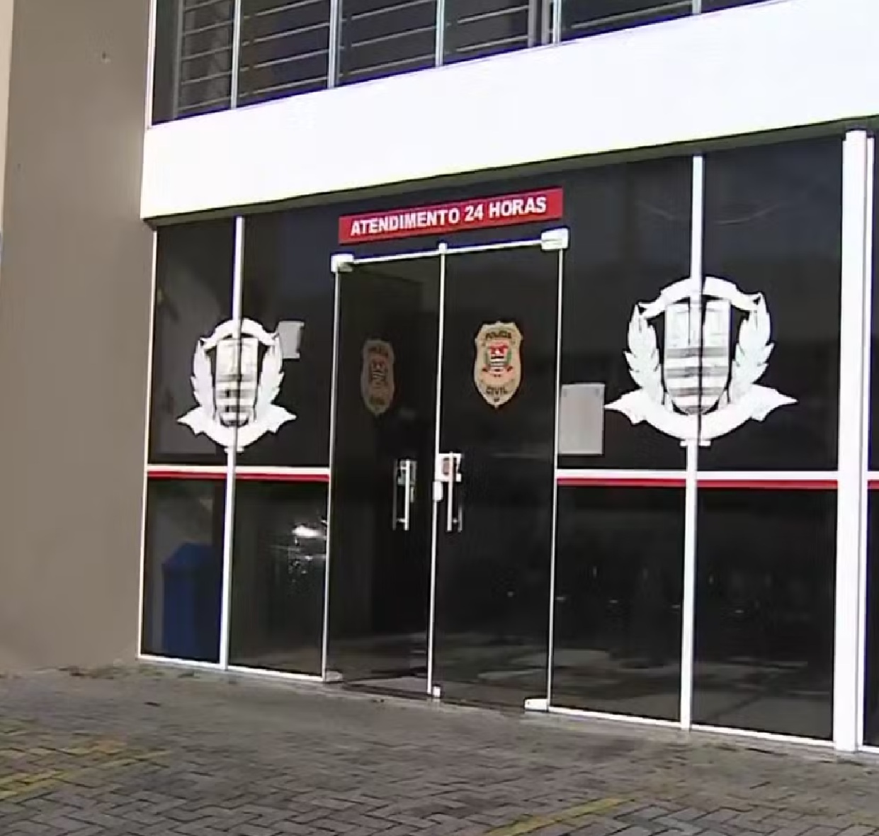 mulher-e-esfaqueada-pelo-ex-e-pula-muro-para-se-salvar-em-sao-jose-dos-campos