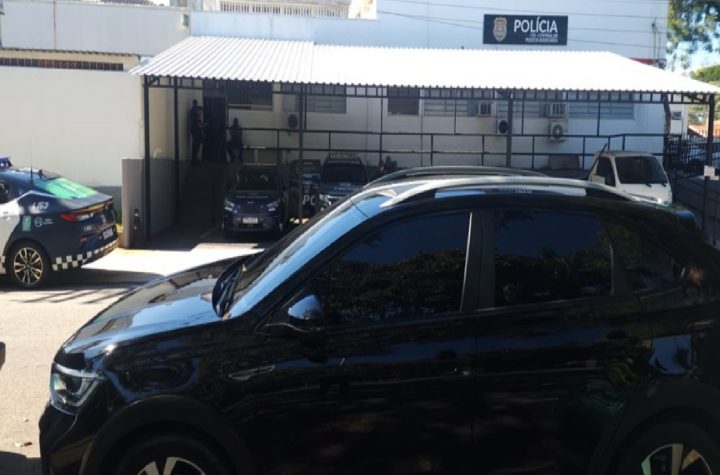 suspeitos-de-se-identificarem-como-policiais-civis-sao-detidos-pela-gcm-e-csi