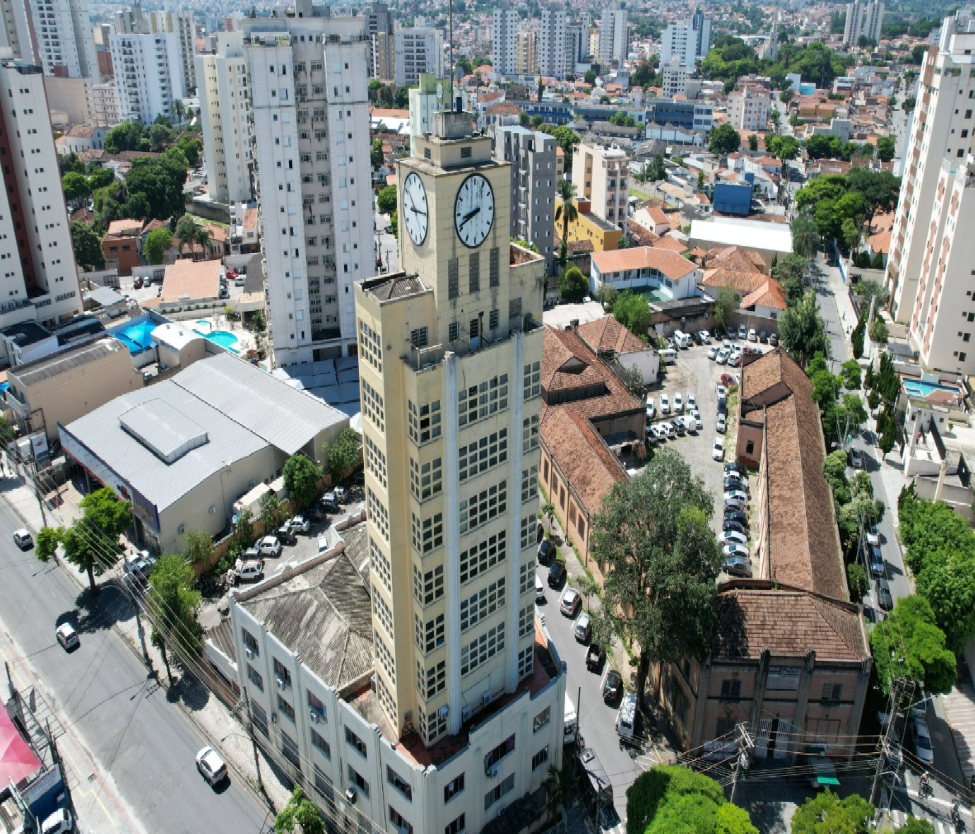 transito-segue-interditado-nesta-quinta-feira-29-em-via-de-acesso-a-praca-da-cti-em-taubate