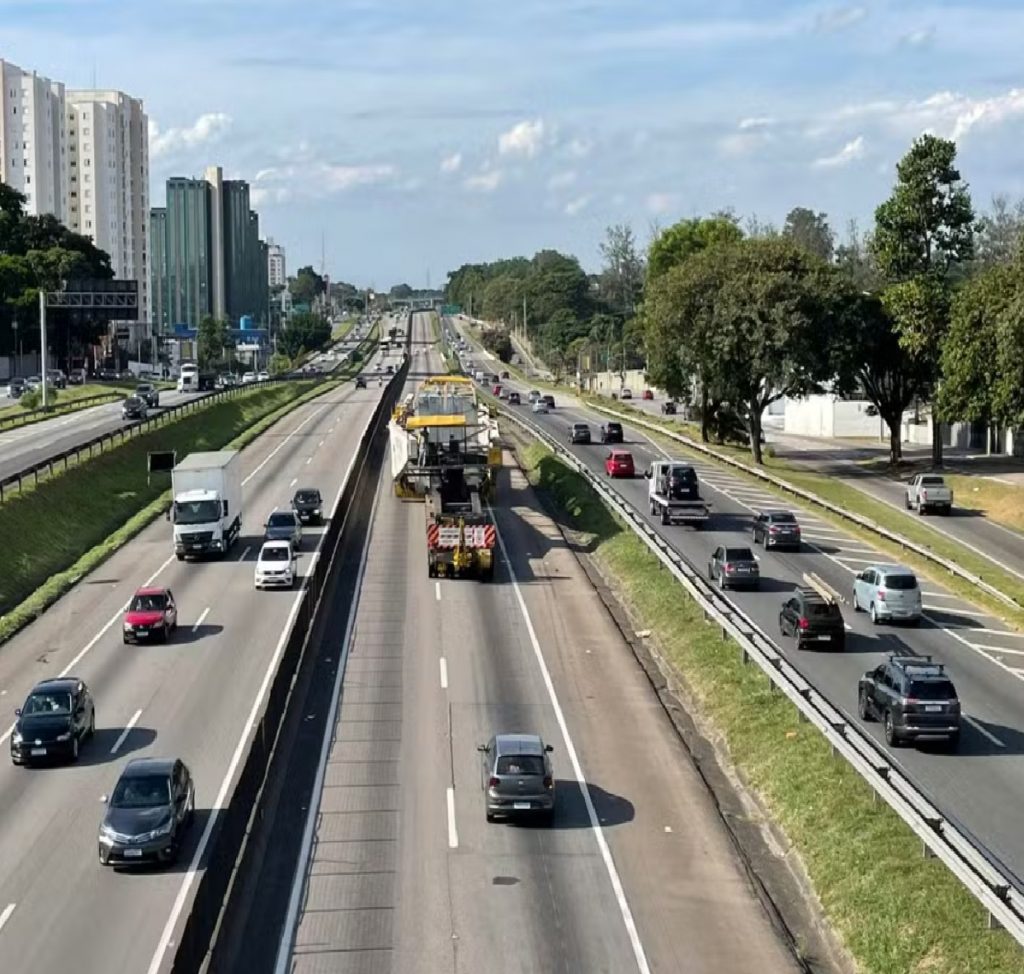 transporte-de-carga-de-600-toneladas-pela-dutra-e-retomado-nesta-segunda-feira-12
