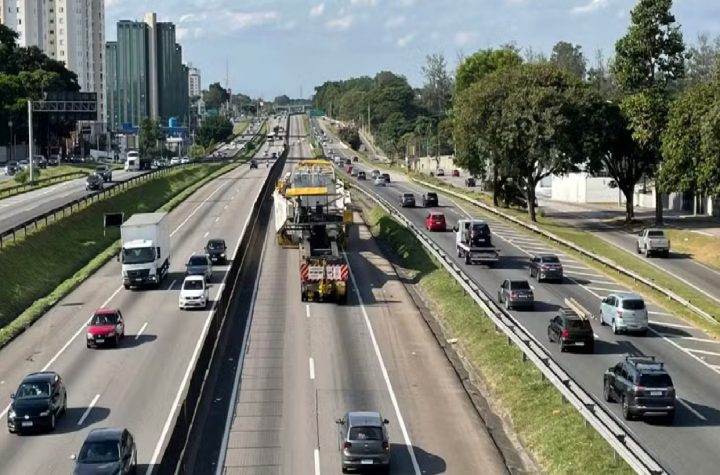transporte-de-carga-de-600-toneladas-pela-dutra-e-retomado-nesta-segunda-feira-12