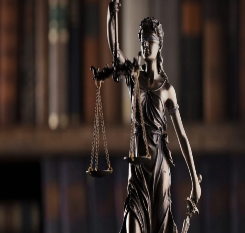 trio-e-condenado-a-mais-de-52-anos-de-prisao-por-espancar-e-matar-barman-em-ilhabela