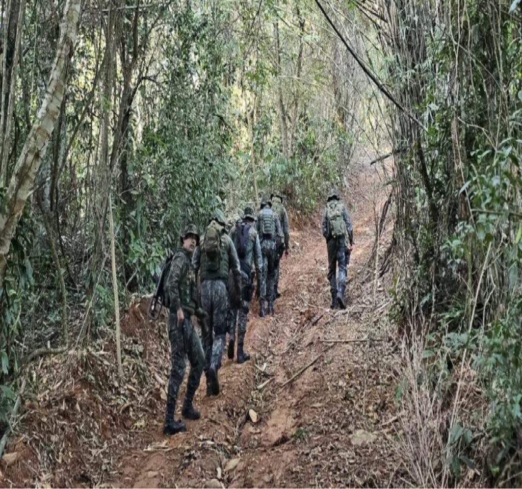 cacadores-sao-flagrados-com-armas-e-armadilhas-em-area-protegida-de-caraguatatuba