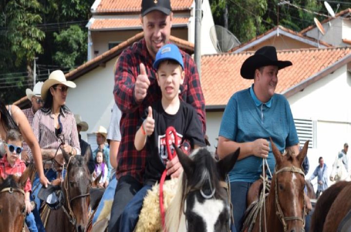 cavalaria-e-afogado-encerram-festa-de-359-anos-de-paraibuna-com-publico-de-12-mil-pessoas