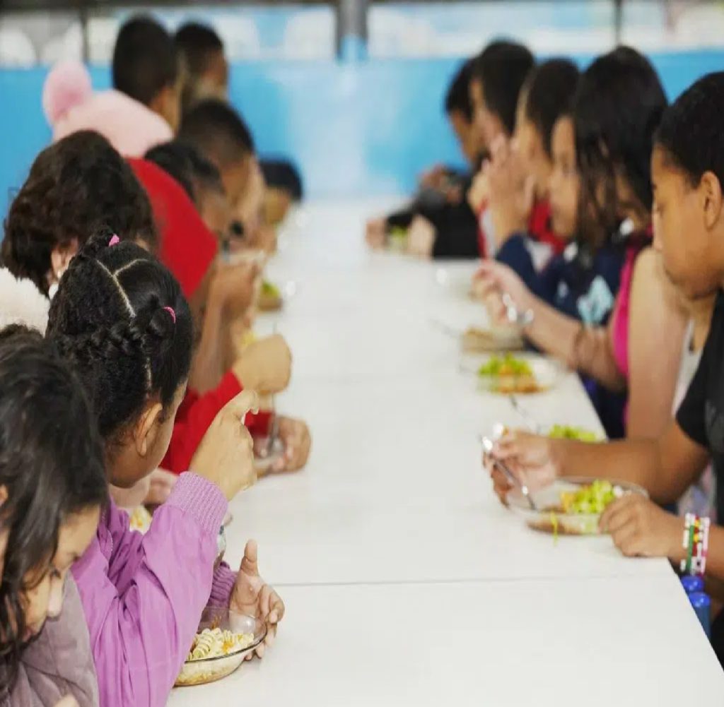 escolas-do-vale-do-paraiba-litoral-norte-e-serra-da-mantiqueira-servirao-almoco-gratuito-durante-as-ferias-inscricoes-ate-sexta-27